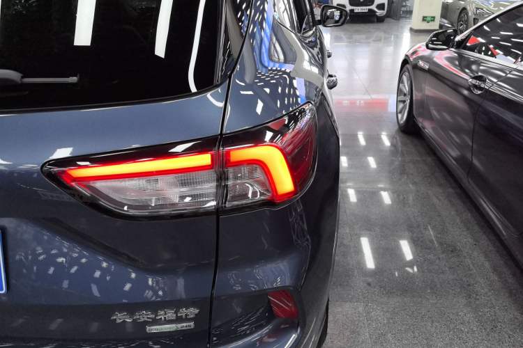 Used Ford Escape 2020 EcoBoost 245 Four-Wheel Drive Luxury Edition
