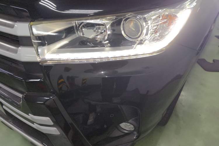 Used Toyota Highlander 2018 2.0T Two-Wheel Drive Luxury Edition 7 Seats China VI Standard
