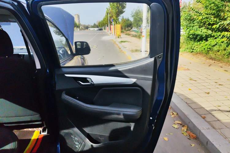 Used Isuzu JLM 2022 2.4T Classic Gasoline Two-Wheel-Drive Comfort Version with Extended Wheelbase – 4K22D4T
