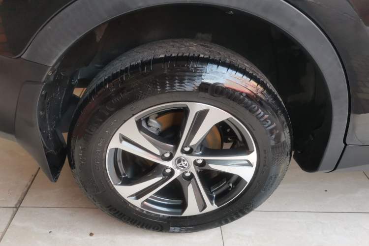 Used Toyota RAV4 2015 2.0L CVT Two-Wheel Drive Fashion Edition
