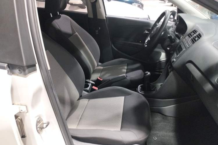 Used Volkswagen Polo 2016 1.4L Manual Fashion Model