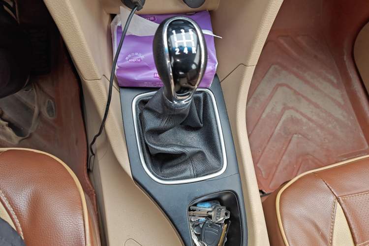 Used Baojun 730 2016 Revised 1.5L Manual Standard Version 7 Seats China V Emission Standard
