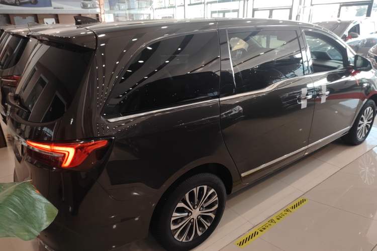 Used Buick GL8 2021 Land Cruiser Executive Class 652T Luxury Model