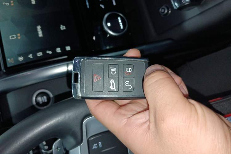 Used Land Rover Discovery 2021 300PS S
