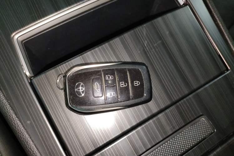 Used Toyota Sienna 2023 2.5L Hybrid Deluxe Edition
