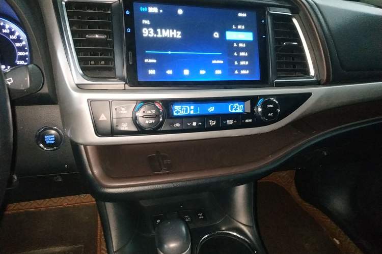 Used Toyota Highlander 2018 2.0T Four-Wheel Drive Prestige Version 7 Seats China VI Standard
