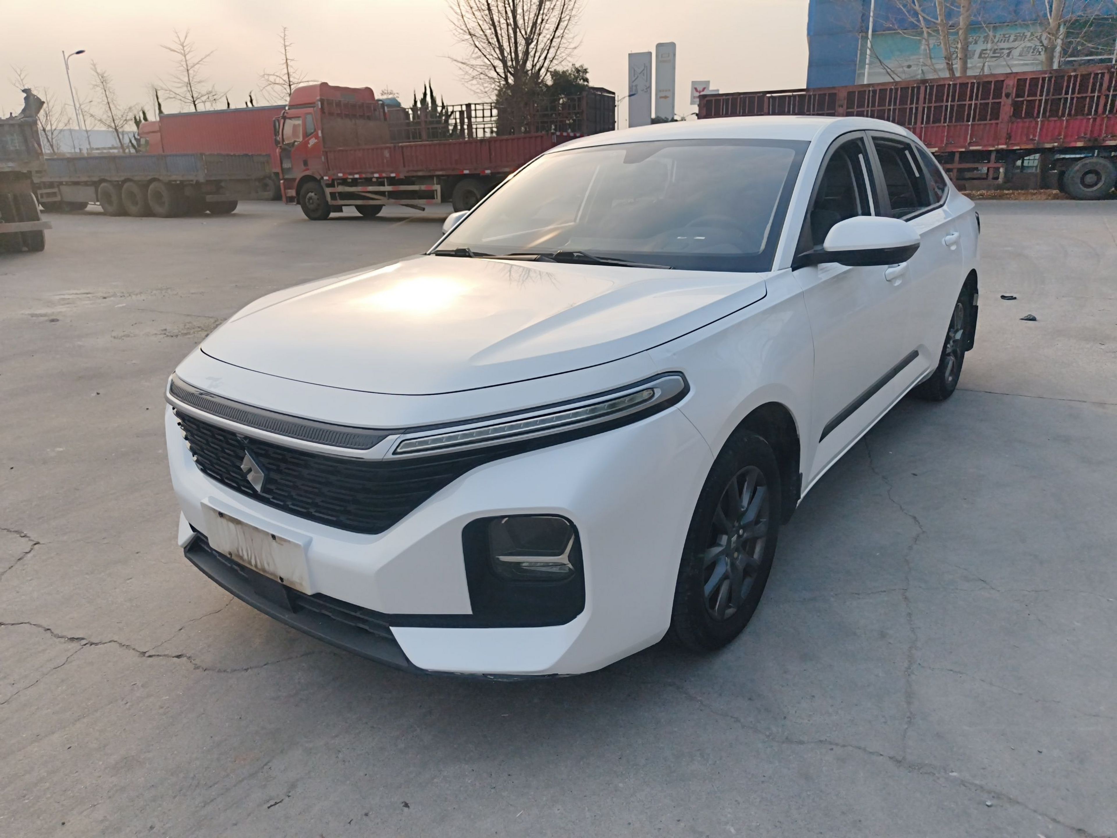 تحت مقدمة السيارة