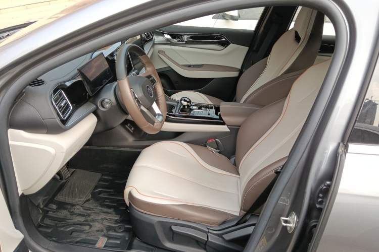 Used BYD Qin PLUS 2024 HONOR Edition DM-i 120KM Leading Model
