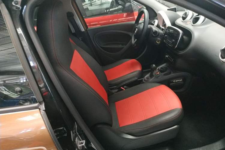 Used  forfour 2016 1.0L 52 kW Dynamic Edition
