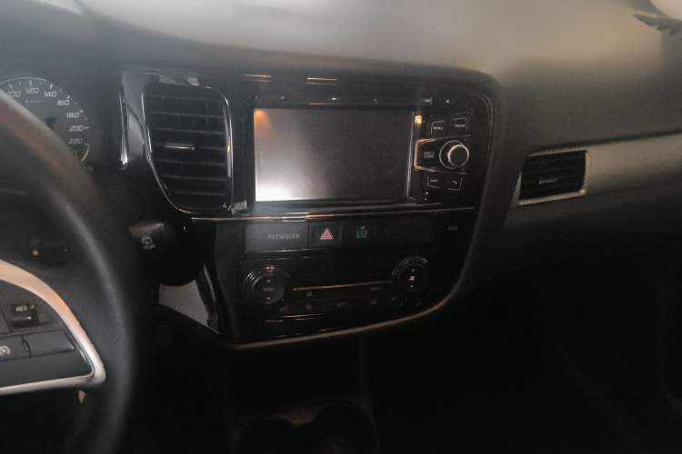 Used Mitsubishi Outlander 2016 2.0L Two-Wheel Drive Comfort Edition 5 Seats