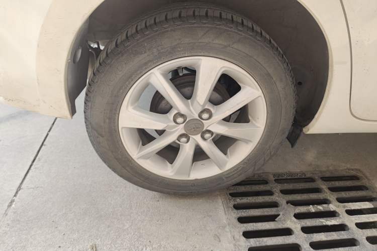 Used Toyota YARiS L 2015 1.5E Automatic Charm Edition
