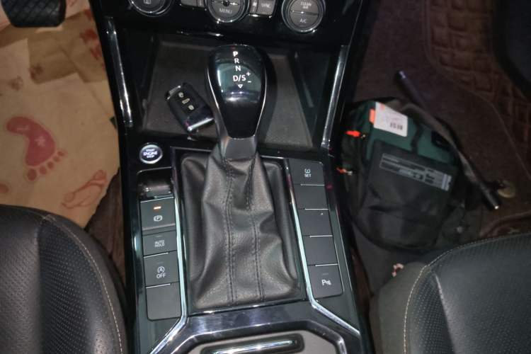 Used Volkswagen Passat 2019 330TSI Luxury Edition China VI Standard
