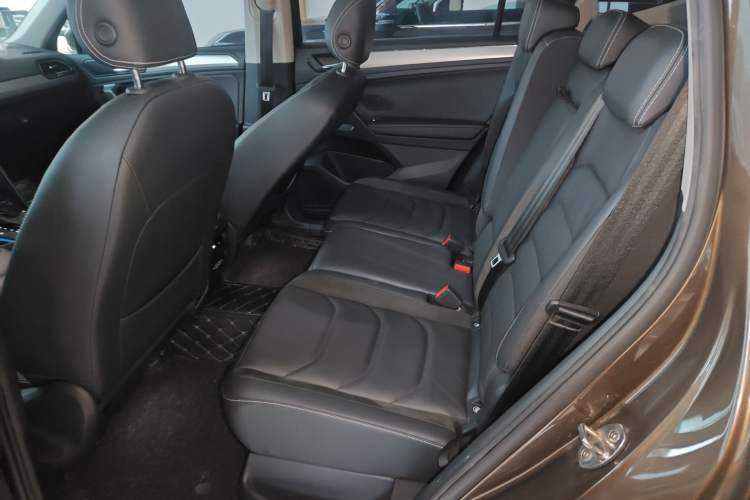 Used Volkswagen Tiguan L 2020 330TSI Automatic Two-Wheel Drive Smart Luxury Edition China VI Standard
