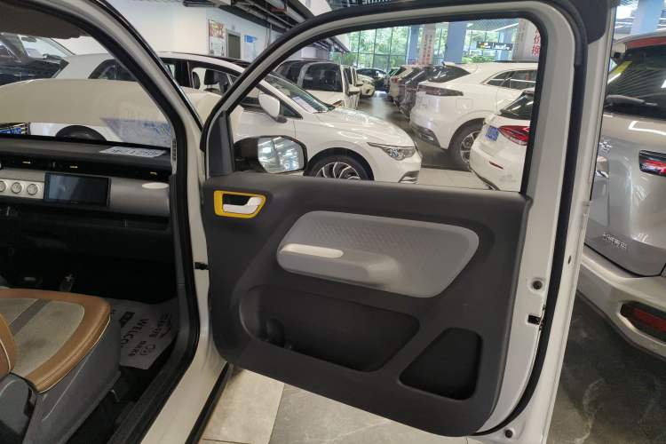 Used Wuling Hongguang MINIEV 2022 GAMEBOY 300km Enthusiast Model with Lithium Iron Phosphate
