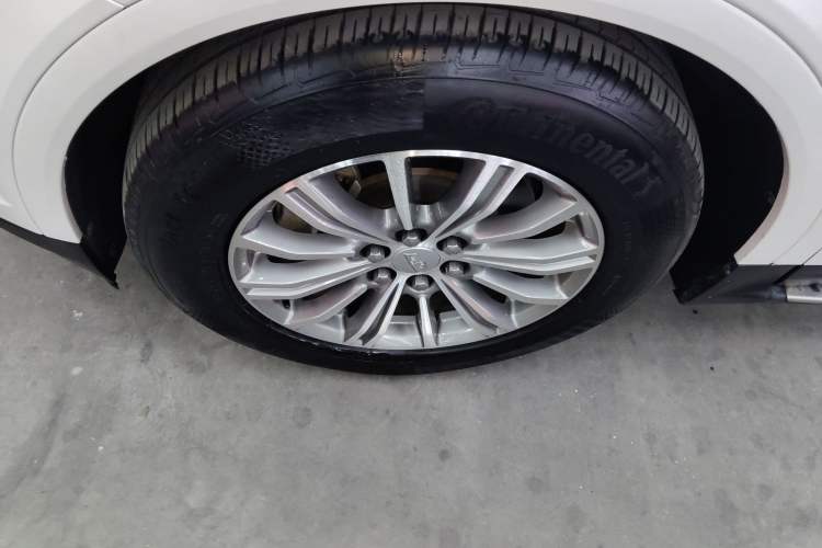 Used Cadillac XT5 2017 Anniversary Edition 25T Luxury Model
