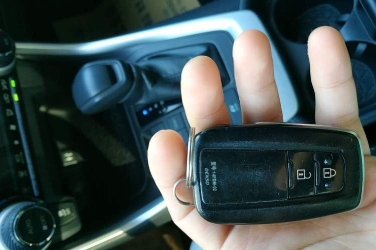 Used Toyota Wildlander 2020 Dual-Engine 2.5L E-CVT Two-Wheel Drive Luxury Edition
