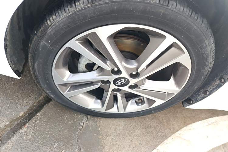 Used Hyundai Elantra 2016 1.6L Automatic ZhiXuan · Luxury Version