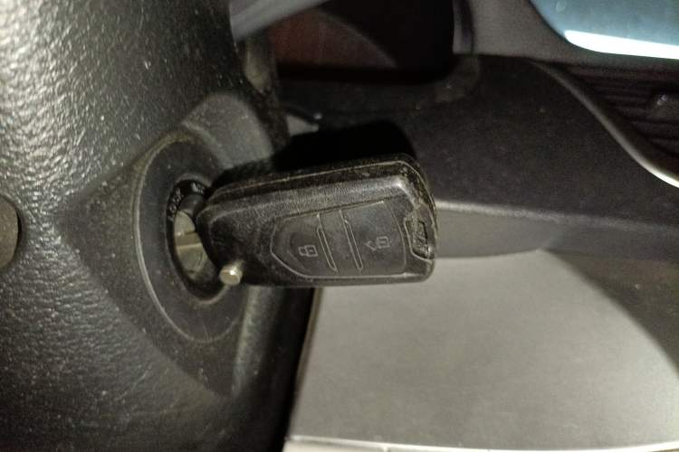 Used SAIC MAXUS G10 2014 2.0T Automatic Elite Edition
