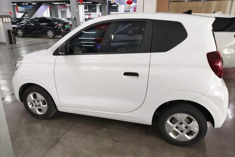 Used Roewe Clever 2021 302 km New Four-Seater Super-Efficient Version
