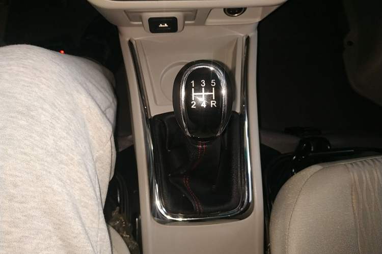 Used Jinbei New Hiace X30L 2022 1.5L Wealth Edition Air-Conditioning-Free Van China VI Standard SWC15M
