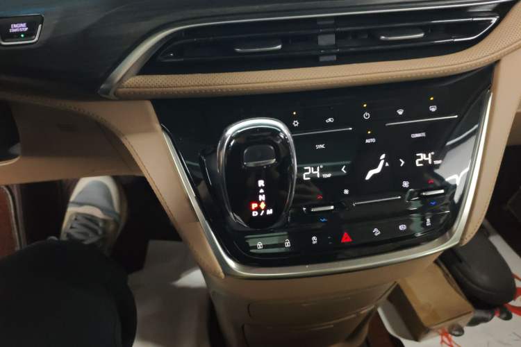 Used Buick GL8 2021 ES Landtrek 653T Luxury Model
