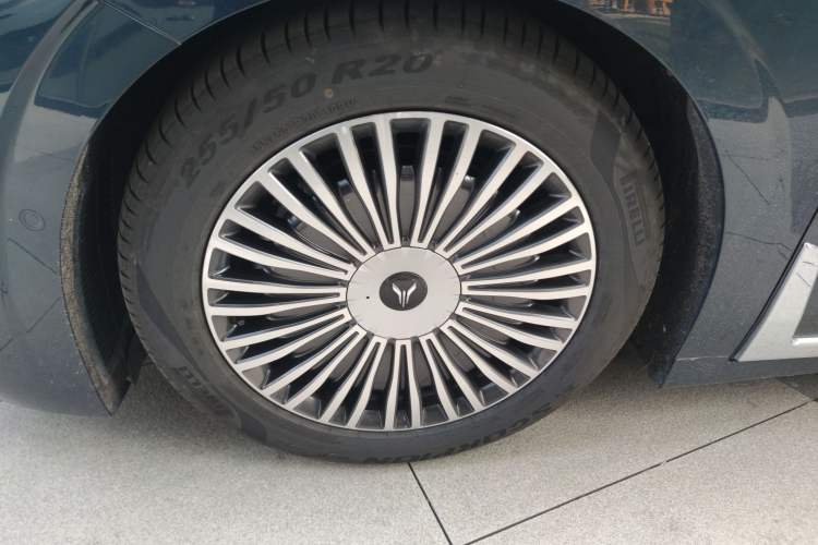 Used VOYAH Dream 2025 PHEV Four-Wheel-Drive Flagship Kunpeng Edition
