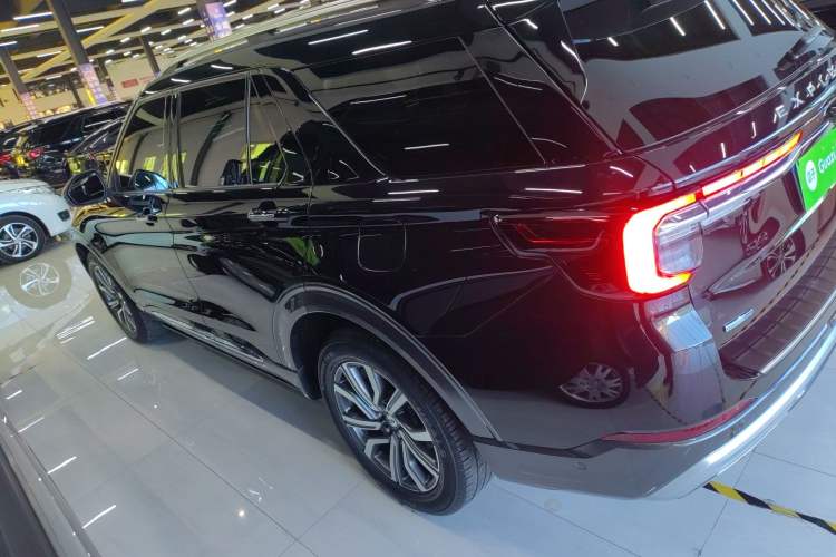 Used Ford Explorer 2023 EcoBoost 285 Four-Wheel Drive Titanium Edition 7-Seater
