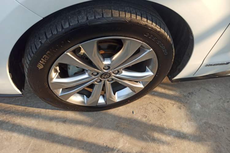 Used Toyota Sienna 2023 2.5L Hybrid Deluxe Edition