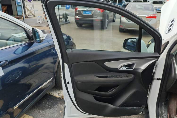 Used Buick Encore 2015 1.4T Automatic Two-Wheel Drive Urban Elite Version
