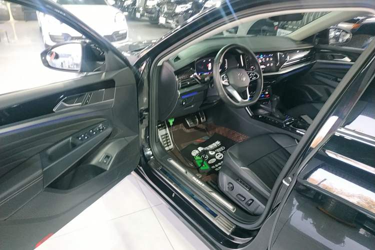 Used Volkswagen Passat 2023 Revised 380TSI Luxury Edition
