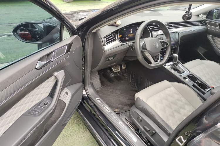 Used Volkswagen Magotan 2023 2 Million Units Limited Edition 330TSI DSG Leading Version
