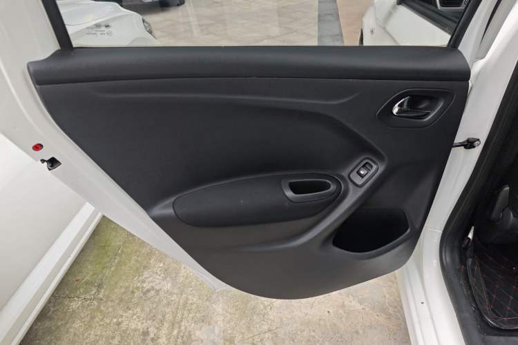 Used Citroen Elysee 2015 Zhishang Edition 1.6L Manual Fashion Model
