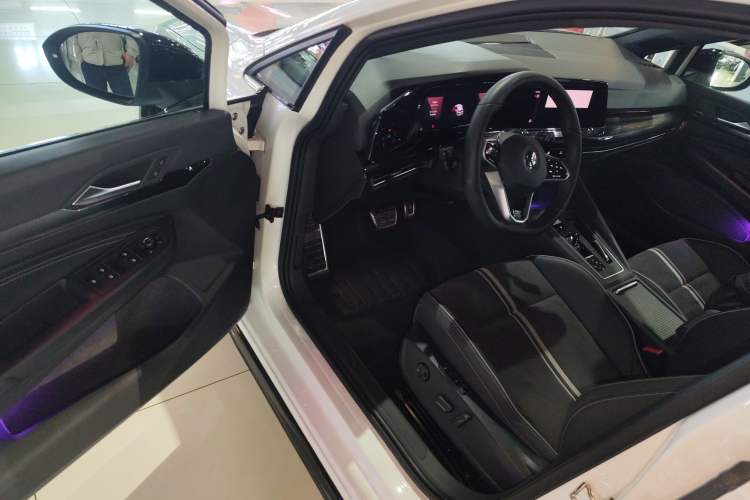 Used Volkswagen Golf 2023 Facelift 280TSI DSG R-Line Lite
