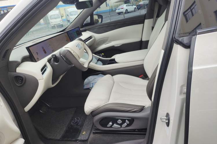 Used  LS7 2023 100kWh Lux Rear-Drive Version