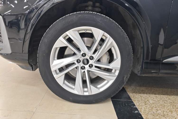 Used Audi Q7 2023 45 TFSI quattro S line Sport model