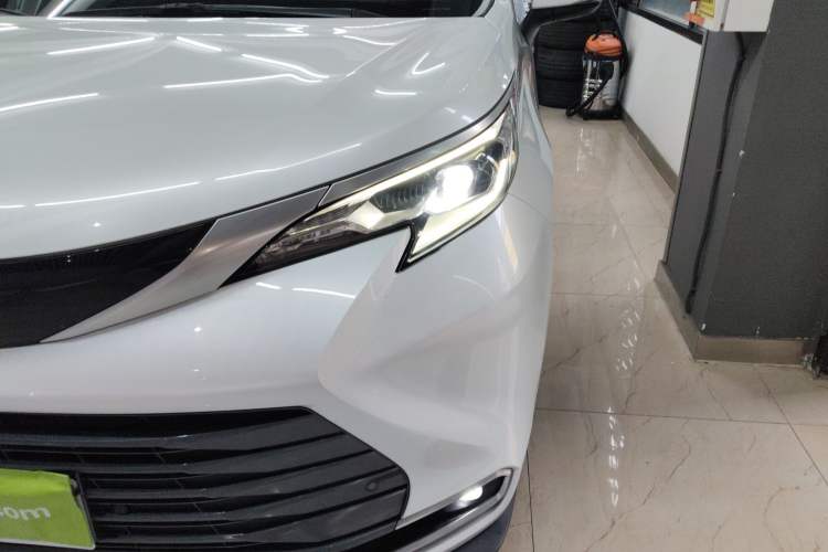 Used Toyota Sienna 2021 2.5L Hybrid Premium Edition
