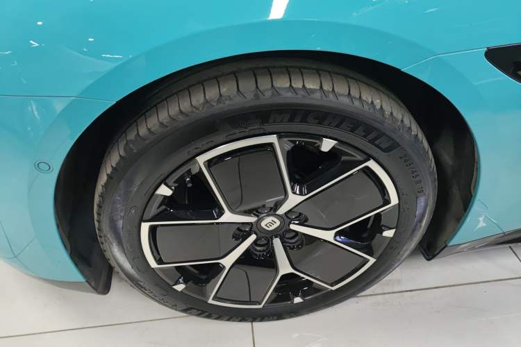 Used  SU7 2024 Rear-Drive Ultra-Long Range Advanced Pro-Level Intelligent Driving Version
