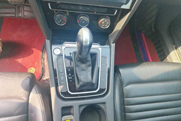 Used Volkswagen Magotan 2017 330TSI DSG Leading Model
