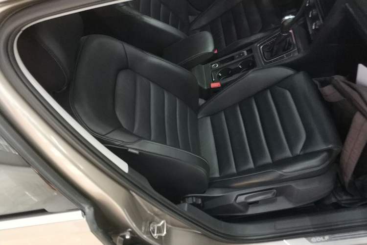 Used Volkswagen Golf 2016 230TSI Automatic Luxury Version
