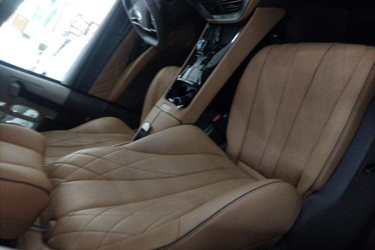 Used Denza D9 2022 DM-i 1040 Prestige Model