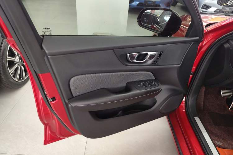 Used Volvo S60 2020 T4 Zhiyuan Sport Edition
