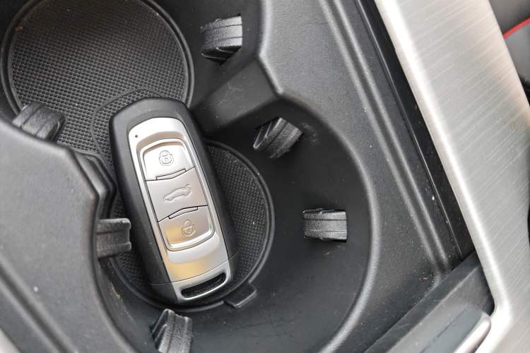 Used Geely Auto Emgrand X7 Sport 2018 1.8TD Automatic Two-Wheel Drive Smart Connect 4G Internet Edition