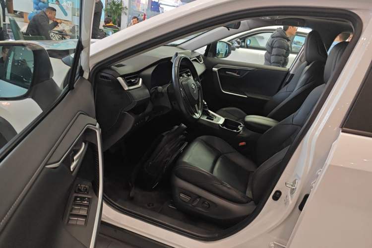 Used Toyota Wildlander 2023 2.0L CVT Four-Wheel Drive Luxury PLUS Edition
