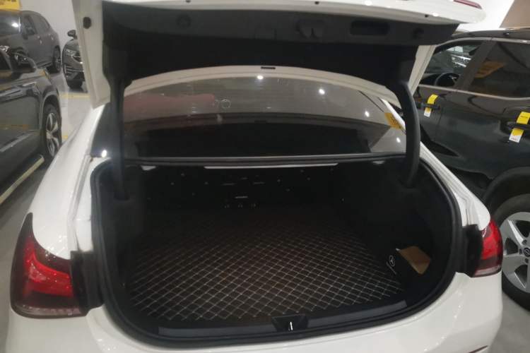 Used Mercedes-Benz A-Class 2022 Restyled A 200 L Sport Sedan Fashion Version
