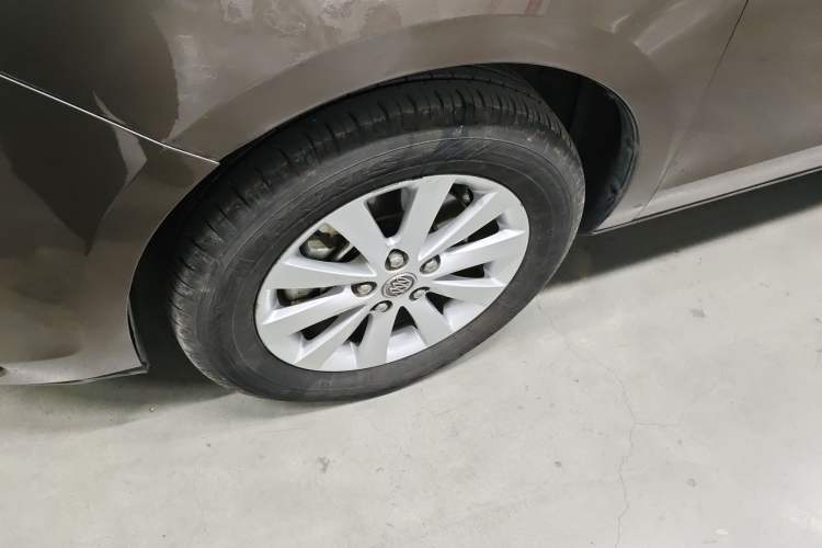 Used Buick GL8 2015 2.4L Luxury Business Premium Edition
