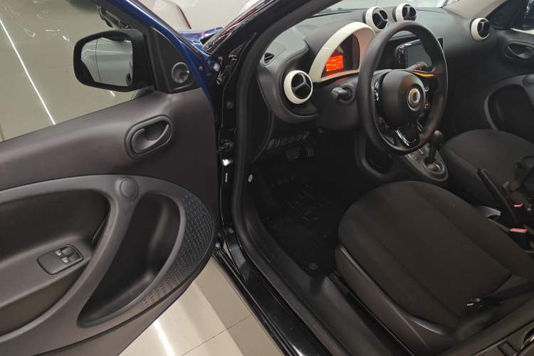 Used  forfour 2016 1.0L 52 kW Dynamic Edition
