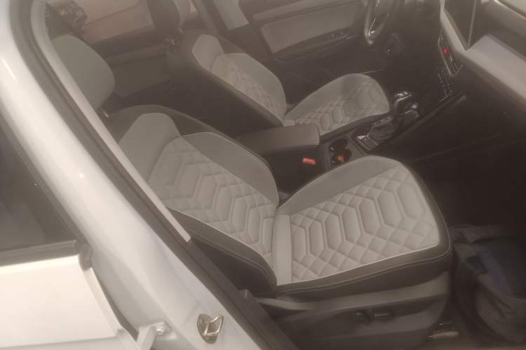 Used Volkswagen Tayron 2023 300TSI Two-Wheel-Drive Luxury Plus Advanced Edition
