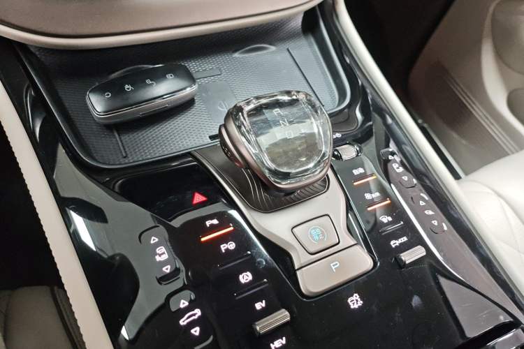 Used Denza D9 2022 DM-i 970 Four-Wheel Drive Flagship Model