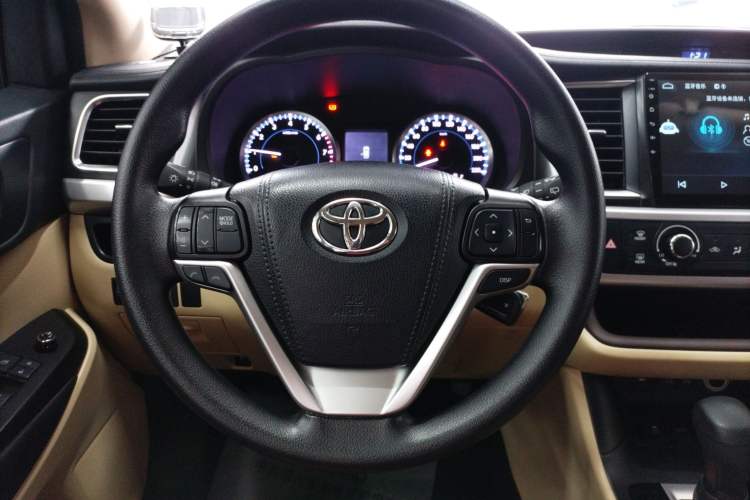 Used Toyota Highlander 2021 2.0T Two-Wheel Drive Elite Version 7-Seater
