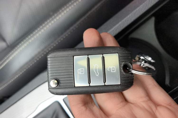 Used Roewe RX5 2016 30T Two-Wheel Drive Automatic Internet Smart Edition
